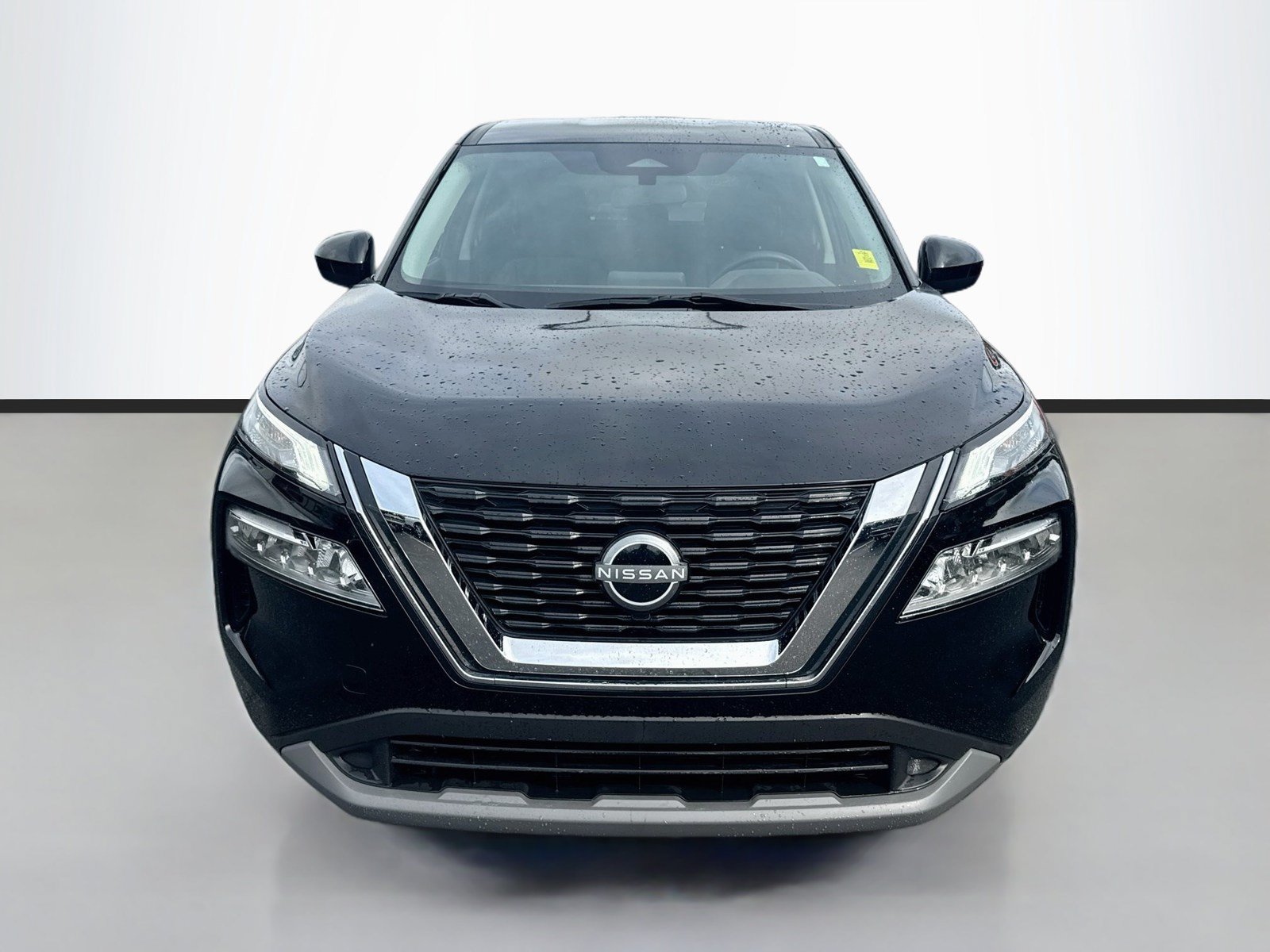 Used 2023 Nissan Rogue SV FWD image 2