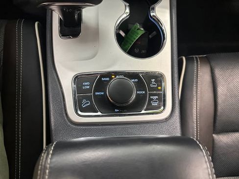 Used 2014 Jeep Grand Cherokee Overland AWD/4WD image 21
