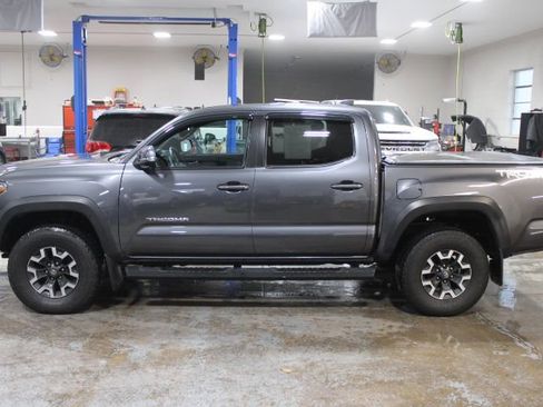 Used 2021 Toyota Tacoma TRD Off-Road image 5