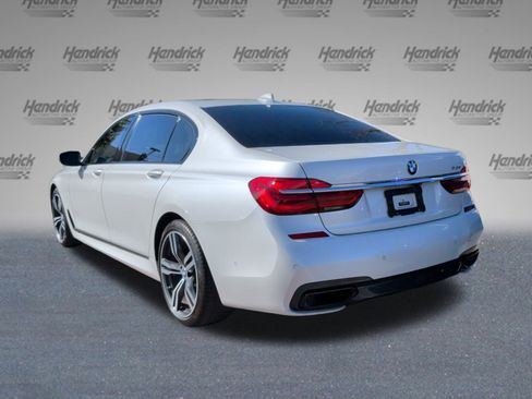 Used 2017 BMW 740i image 9