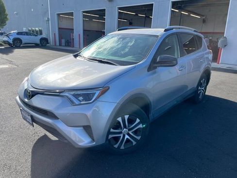 Used 2017 Toyota RAV4 LE FWD image 1