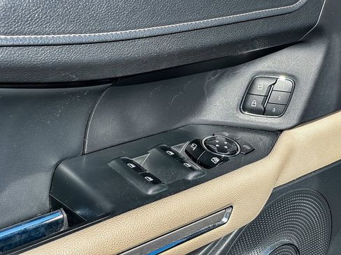 Used 2023 Ford Expedition Limited image 12