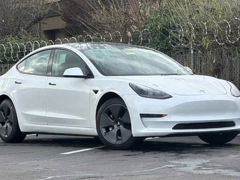 Used 2023 Tesla Model 3 Standard Range image 2