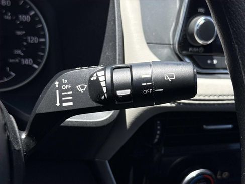 Used 2022 Nissan Rogue SV AWD/4WD image 17
