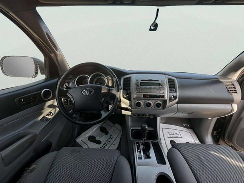Used 2011 Toyota Tacoma 4x4 Access Cab V6 w/ TRD Sport Pkg image 19