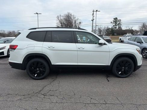 New 2026 Volkswagen Atlas SE image 1