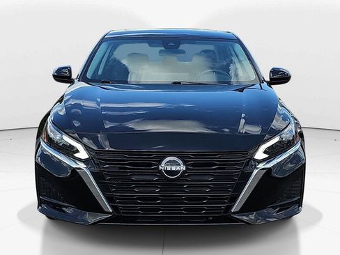 Used 2023 Nissan Altima 2.5 SV w/ SV Premium Package image 11