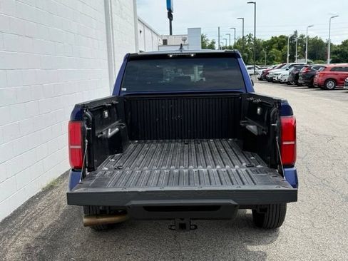 Used 2025 Toyota Tacoma SR5 AWD/4WD image 9