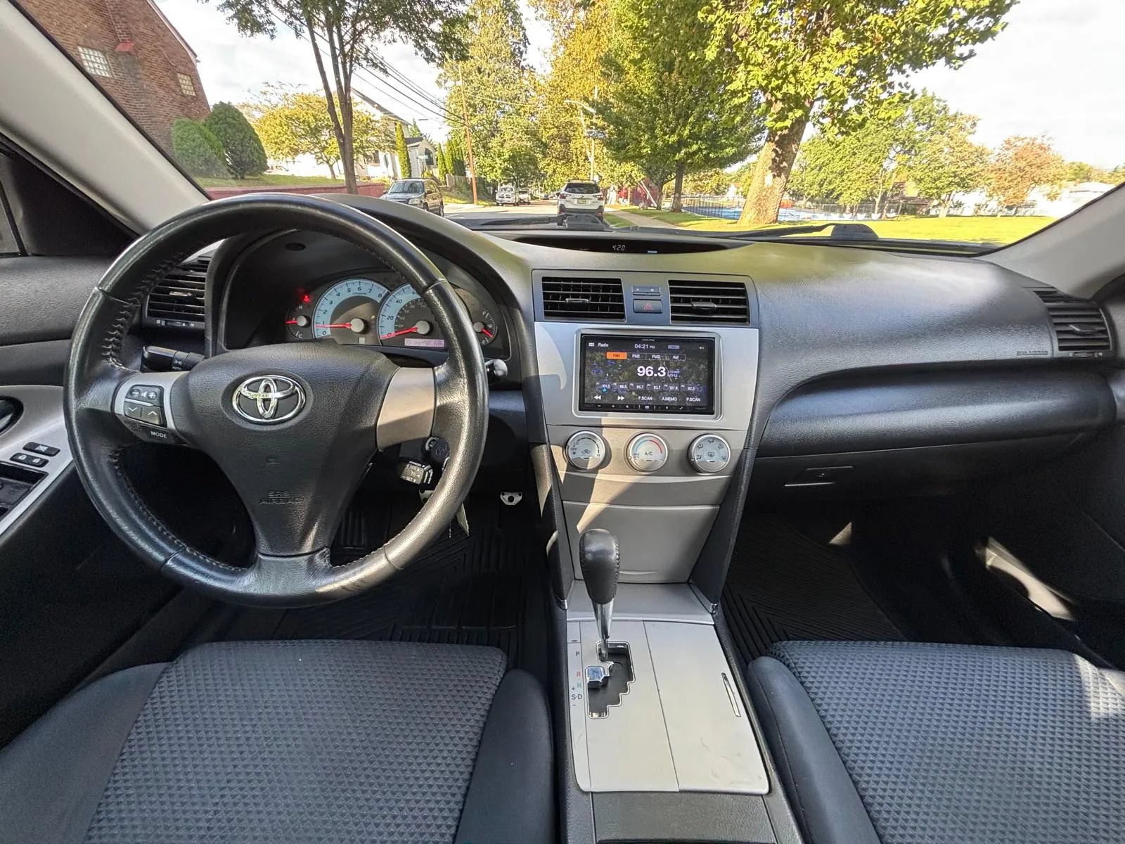 Used 2011 Toyota Camry SE w/ SE Extra-Value Pkg #1 FWD image 15