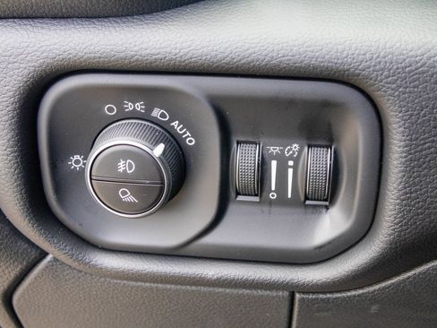New 2027 RAM 2500 Laramie AWD/4WD image 28