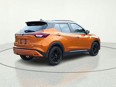 Used 2023 Nissan Kicks SR w/ SR Premium Package FWD image 5