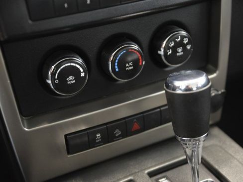 Used 2012 Jeep Liberty Sport image 22