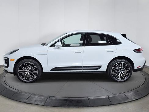 New 2026 Porsche Macan image 2