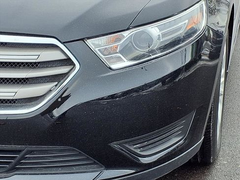 Used 2017 Ford Taurus SE image 25