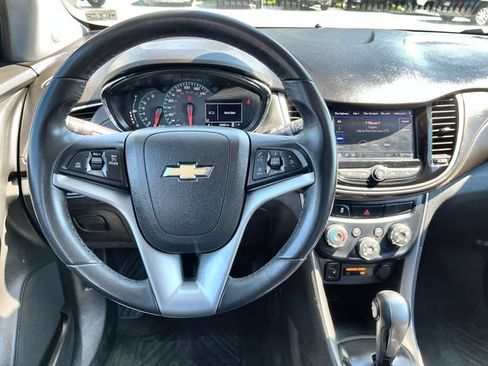Used 2020 Chevrolet Trax LT w/ LT Convenience Package AWD/4WD image 13