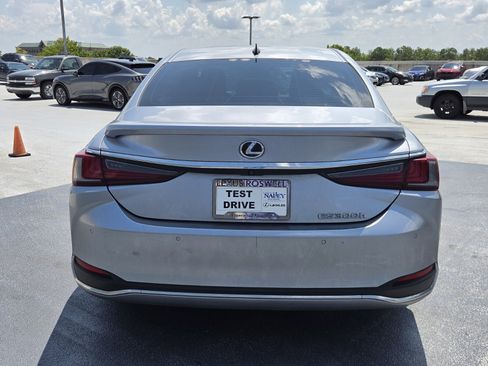 Used 2025 Lexus ES 300h w/ Premium Package FWD image 4
