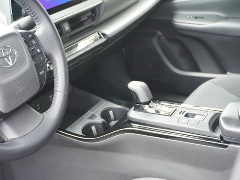 Used 2023 Toyota Prius LE FWD image 20