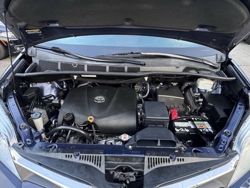 Used 2020 Toyota Sienna LE w/ LE Preferred Package FWD image 17