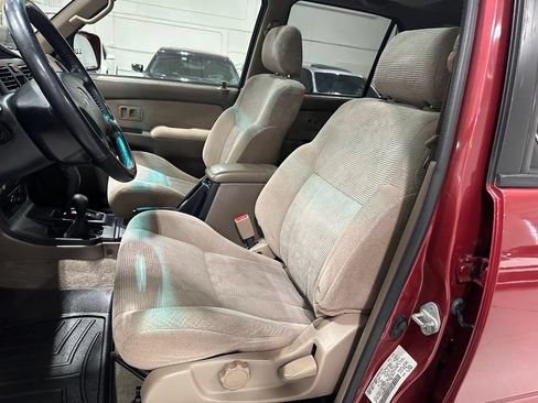 Used 2000 Toyota 4Runner SR5 AWD/4WD image 11