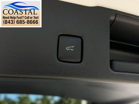Used 2022 Ford Escape SE w/ SE Sport Appearance Package FWD image 21