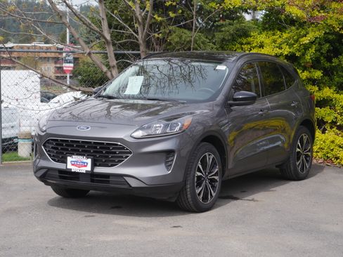 Certified 2022 Ford Escape SE w/ SE Sport Appearance Package image 2