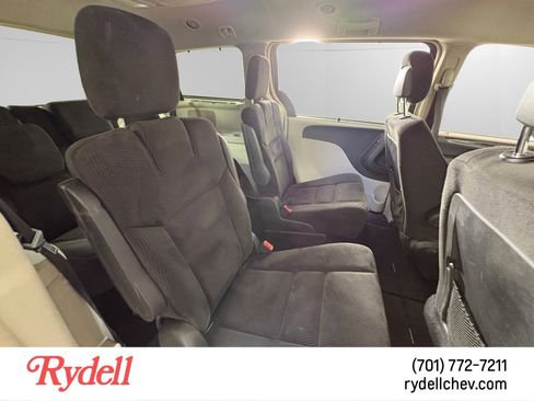 Used 2015 Chrysler Town & Country Touring w/ Driver Convenience Group image 18