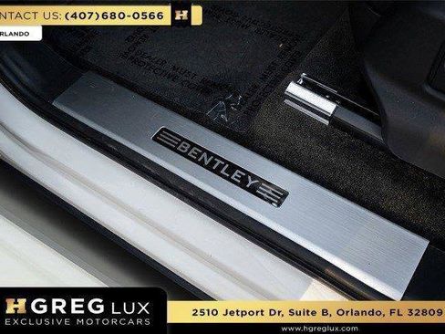 Used 2022 Bentley Bentayga AWD/4WD image 33