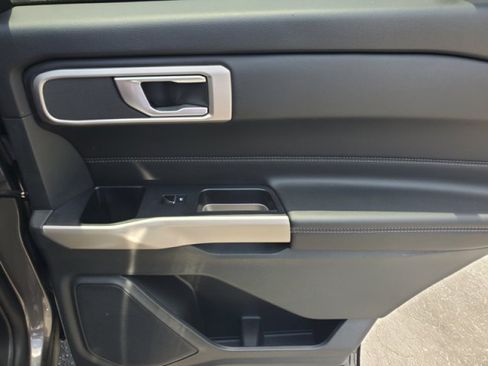 Certified 2023 Ford Explorer XLT RWD image 33