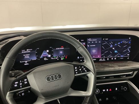 Used 2025 Audi Q5 Premium Plus w/ Premium Plus image 12