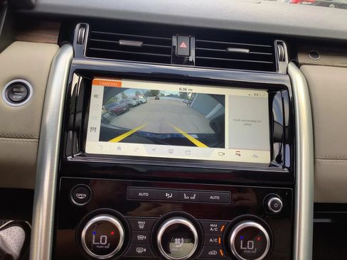 Used 2018 Land Rover Discovery HSE AWD/4WD image 24