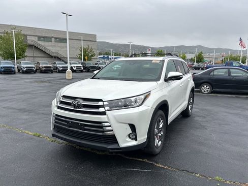 Used 2019 Toyota Highlander Limited Platinum AWD/4WD image 9