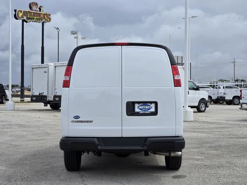 Used 2026 Chevrolet Express 2500 w/ Driver Convenience Package RWD image 6