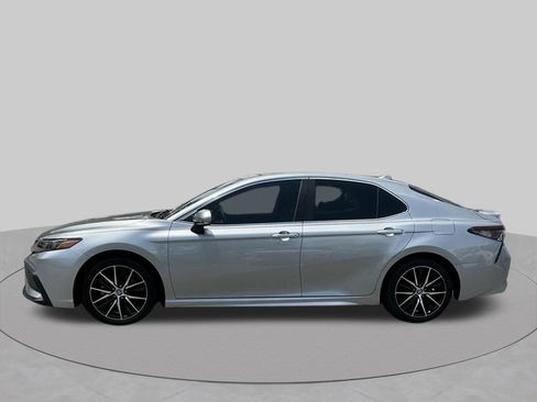 Used 2024 Toyota Camry SE w/ Cold Weather Package FWD image 7