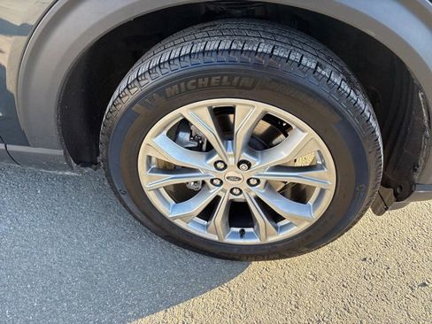 Used 2024 Ford Explorer XLT w/ Equipment Group 202A image 9