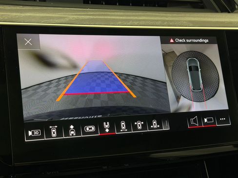 Used 2021 Audi e-tron Premium Plus w/ Premium Plus Package image 28