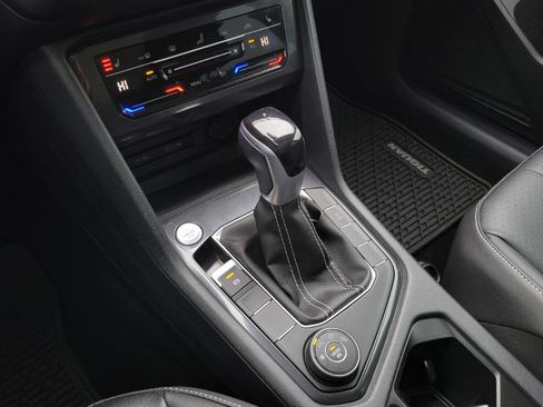 Used 2022 Volkswagen Tiguan SE w/ Panoramic Sunroof Package image 27