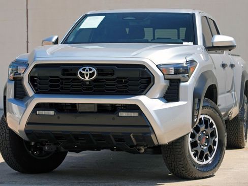 Used 2024 Toyota Tacoma TRD Off-Road w/ TRD Off Road Premium Package AWD/4WD image 3