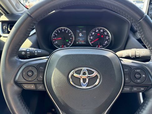 Used 2022 Toyota RAV4 XLE Premium image 24