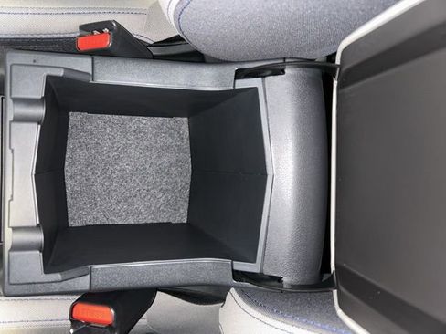 Used 2025 Subaru Forester Base image 19