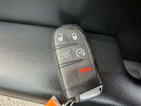 Used 2018 Jeep Grand Cherokee Altitude RWD image 43
