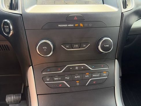 Used 2019 Ford Edge SEL w/ Equipment Group 201A AWD/4WD image 18