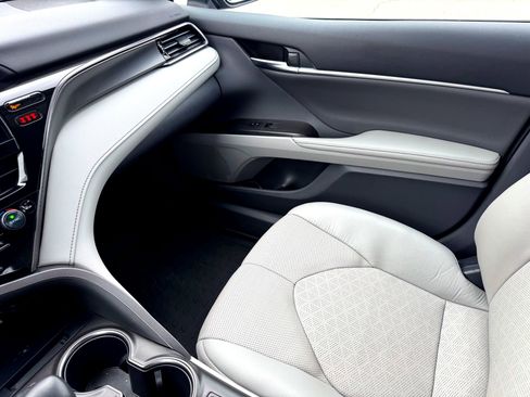 Used 2024 Toyota Camry XSE w/ Navigation Package image 31