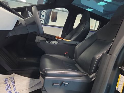 Used 2024 Tesla Cybertruck AWD Crew Cab image 8