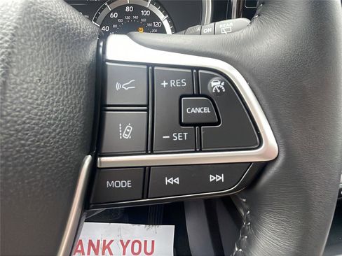 Used 2025 Toyota Highlander XLE image 24