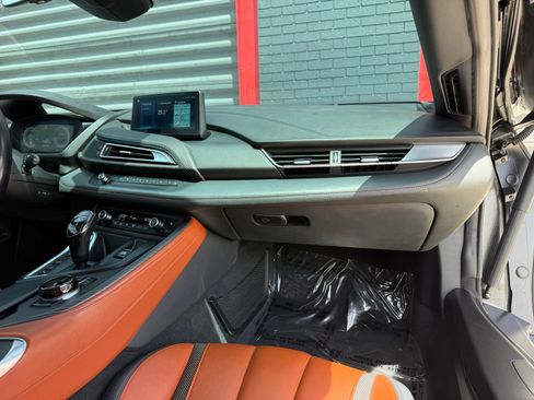 Used 2019 BMW i8 Roadster AWD/4WD image 26