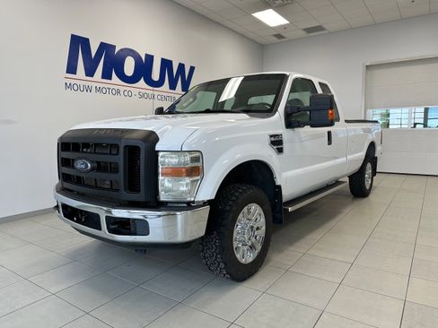 Used 2010 Ford F250 XL image 2