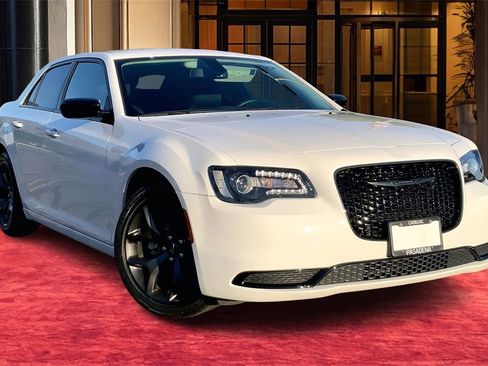 Used 2022 Chrysler 300 Touring w/ Sport Appearance Package image 2