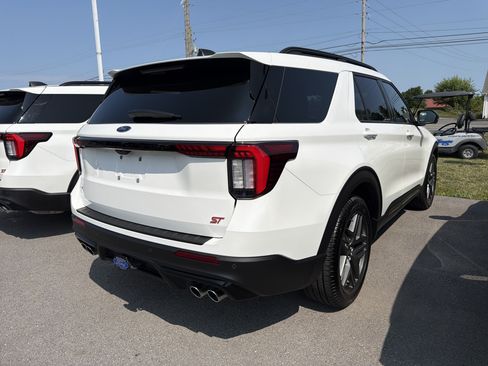 Used 2025 Ford Explorer ST AWD/4WD image 2