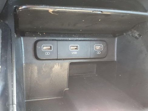 Used 2021 Kia Sorento LX FWD image 12