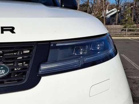 Used 2025 Land Rover Range Rover Sport SE image 30